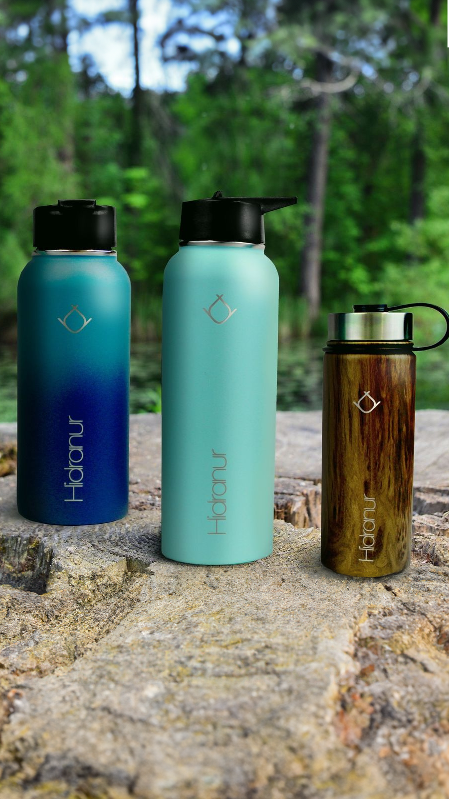 <img src="puppy.jpg" alt="3 Termos Hidranur sobre una roca"/>